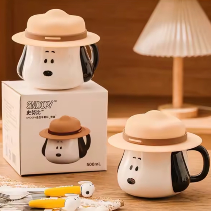 Mug con tapa Snoopy.